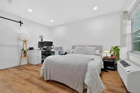 911 Meridian Avenue Miami Beach FL 33139
