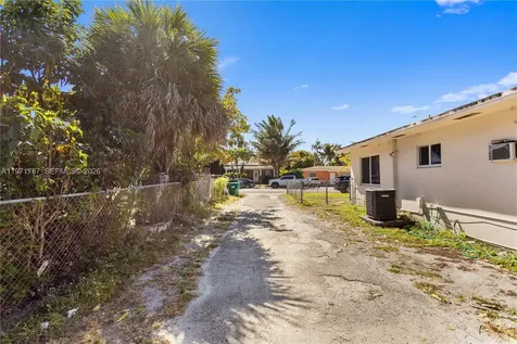 45 NE 186th Terrace Miami FL 33179
