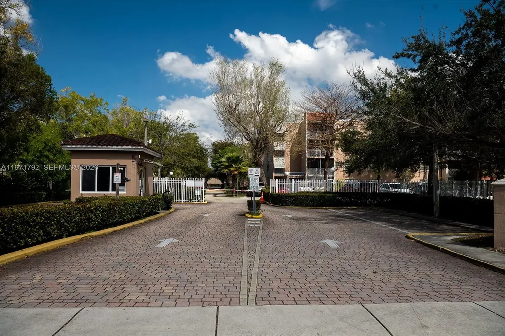 8421 NW 8th Street Miami FL 33126