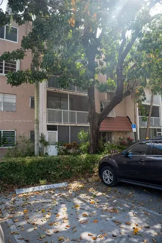 8421 NW 8th Street Miami FL 33126