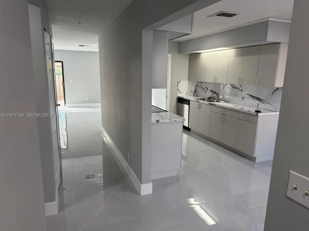 2700 N 34th Avenue Hollywood FL 33021