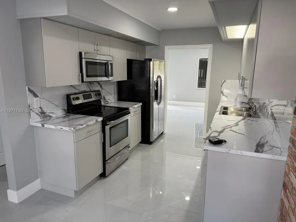 2700 N 34th Avenue Hollywood FL 33021