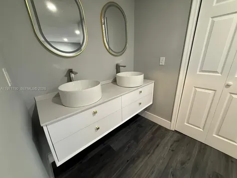 2700 N 34th Avenue Hollywood FL 33021