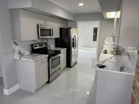 2700 N 34th Avenue Hollywood FL 33021