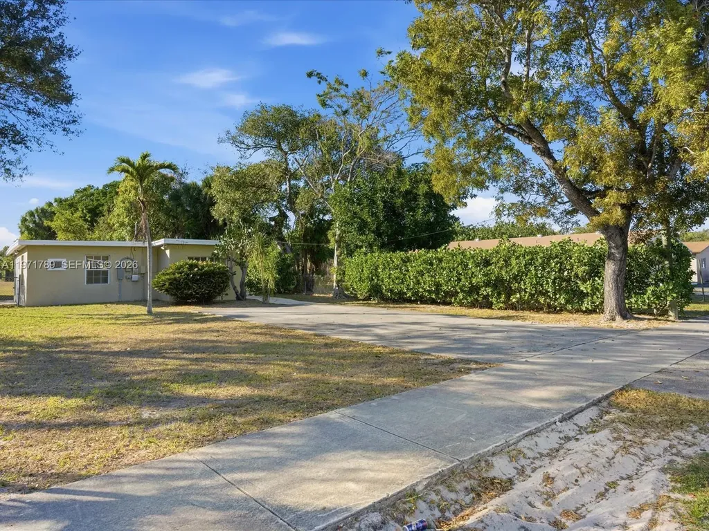 1561 SW 44th Terrace Fort Lauderdale FL 33317
