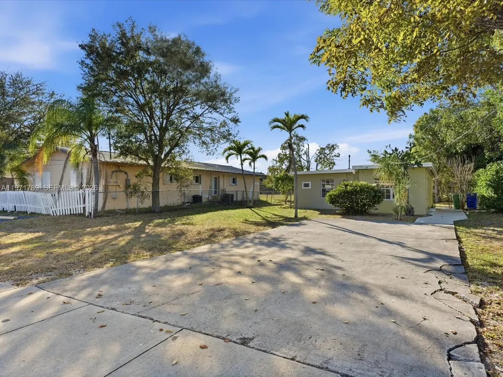 1561 SW 44th Terrace Fort Lauderdale FL 33317