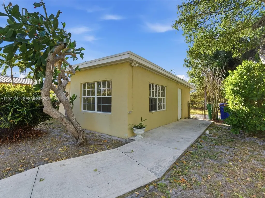 1561 SW 44th Terrace Fort Lauderdale FL 33317
