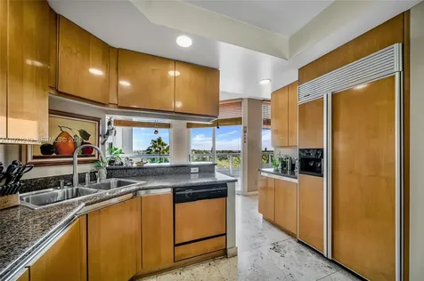 21150 Point Place Aventura FL 33180