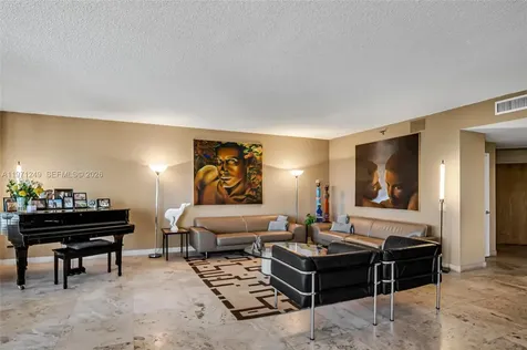 21150 Point Place Aventura FL 33180