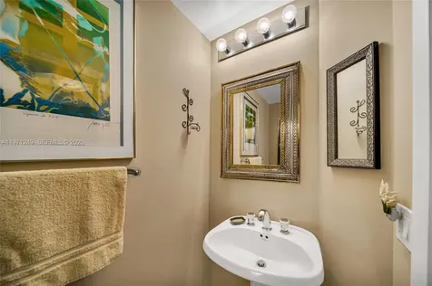 21150 Point Place Aventura FL 33180