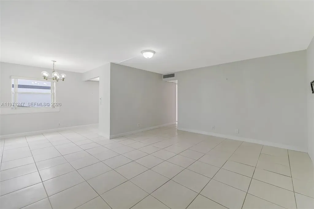 629 Saxony Place Delray Beach FL 33446