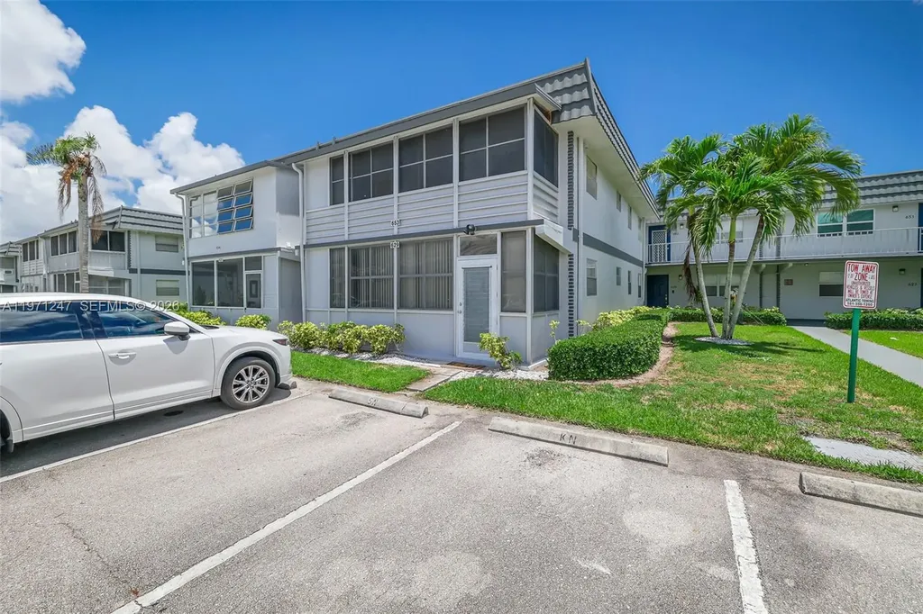 629 Saxony Place Delray Beach FL 33446