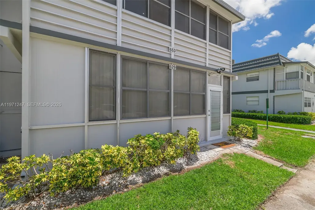 629 Saxony Place Delray Beach FL 33446