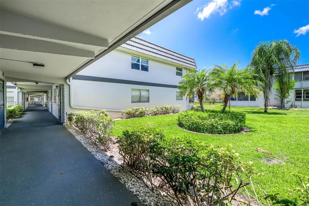 629 Saxony Place Delray Beach FL 33446
