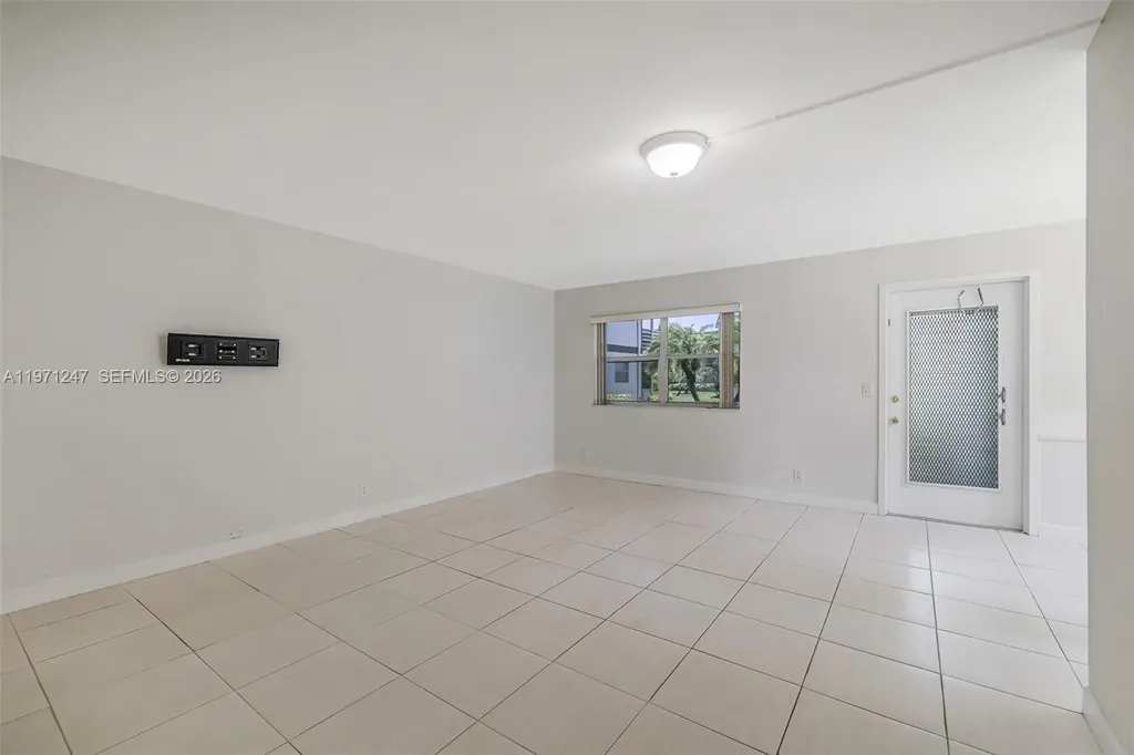 629 Saxony Place Delray Beach FL 33446