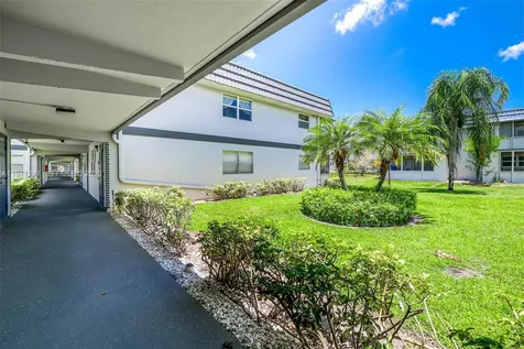 629 Saxony Place Delray Beach FL 33446