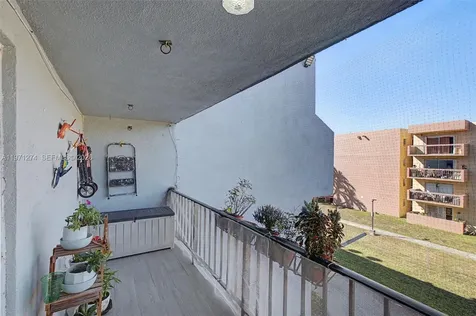 399 NW 72nd Avenue Miami FL 33126