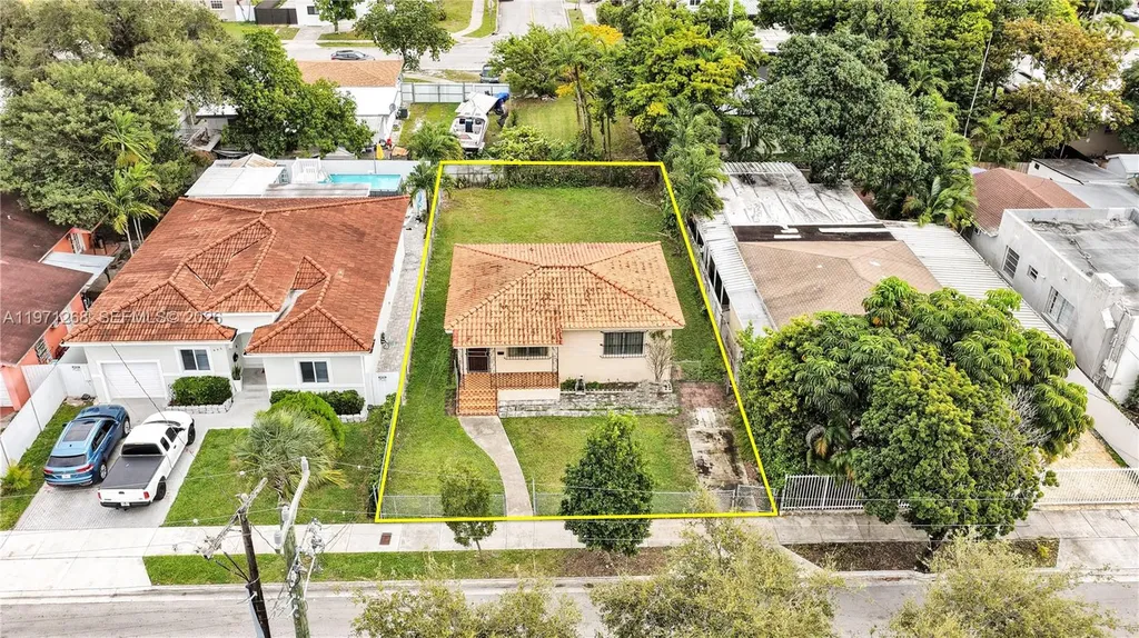 831 NW 21st Court Miami FL 33125