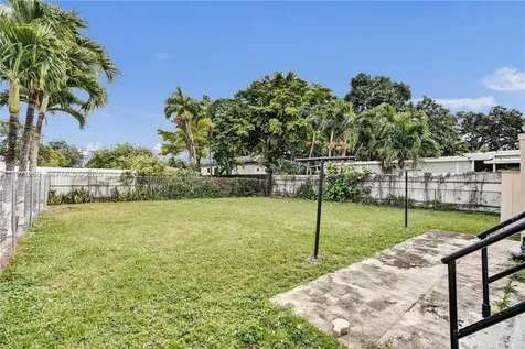 831 NW 21st Court Miami FL 33125