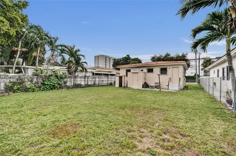 831 NW 21st Court Miami FL 33125