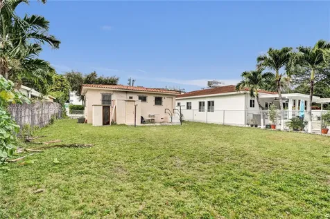 831 NW 21st Court Miami FL 33125