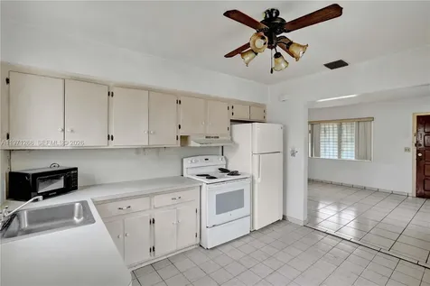 831 NW 21st Court Miami FL 33125