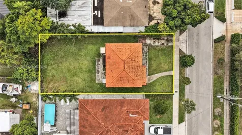 831 NW 21st Court Miami FL 33125