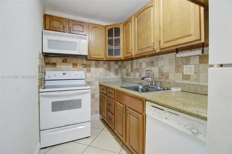 4717 NW 7th Street Miami FL 33126