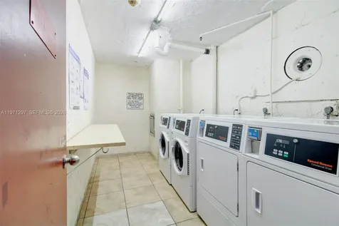 4717 NW 7th Street Miami FL 33126