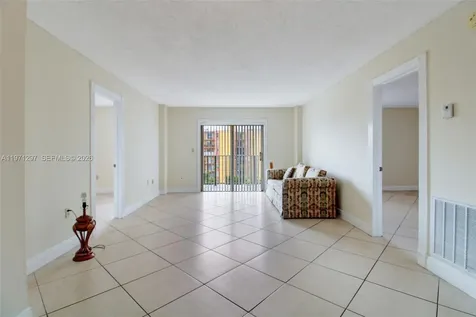4717 NW 7th Street Miami FL 33126