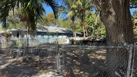 7613 NE 3rd Avenue Miami FL 33138