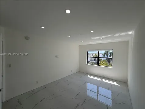 8290 Lake Drive Doral FL 33166
