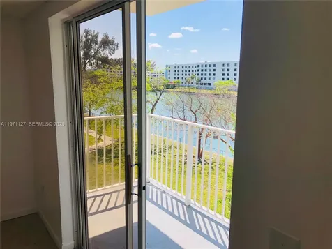 8260 SW 210th Street Cutler Bay FL 33189