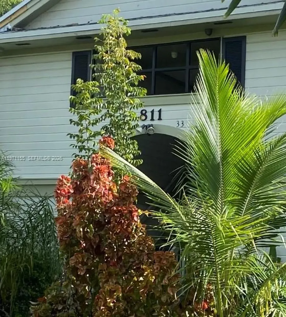811 NE 199th Street Miami FL 33179