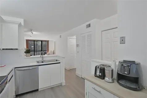 7531 NW 79th Avenue Tamarac FL 33321