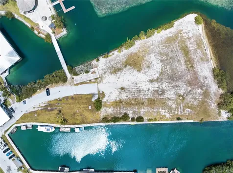 17075 Overseas Highway Sugarloaf FL 33042