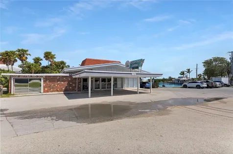 17075 Overseas Highway Sugarloaf FL 33042