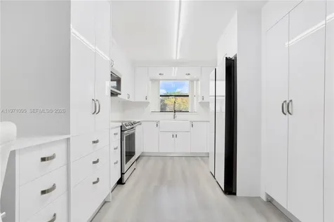 10207 Sunrise Lakes Boulevard Sunrise FL 33322