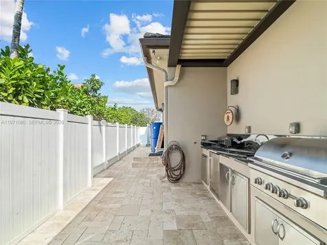 2512 SE 9th Street Pompano Beach FL 33062