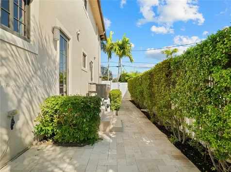 2512 SE 9th Street Pompano Beach FL 33062