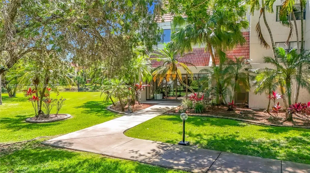 210 Lakeview Drive Weston FL 33326