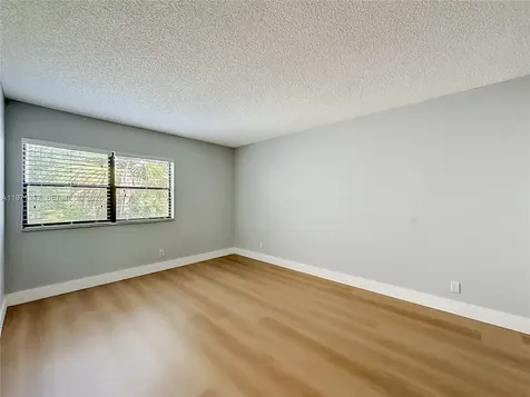 210 Lakeview Drive Weston FL 33326