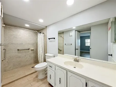 210 Lakeview Drive Weston FL 33326