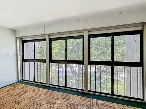 210 Lakeview Drive Weston FL 33326