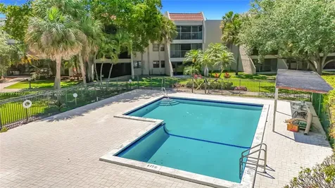 210 Lakeview Drive Weston FL 33326