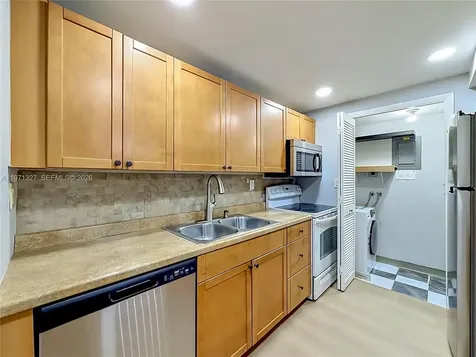 210 Lakeview Drive Weston FL 33326