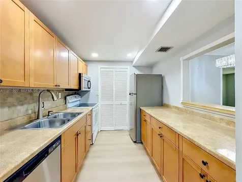 210 Lakeview Drive Weston FL 33326