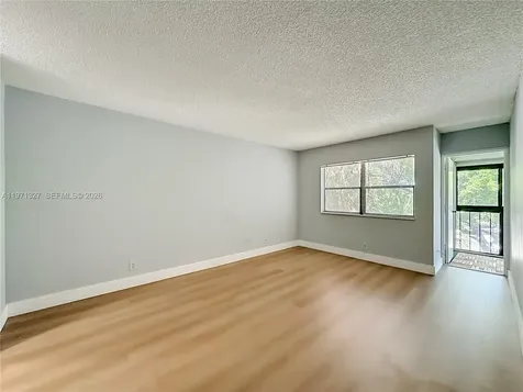 210 Lakeview Drive Weston FL 33326