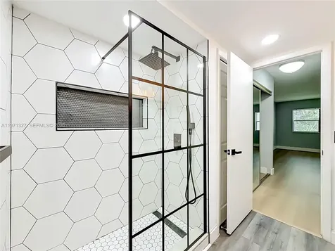210 Lakeview Drive Weston FL 33326