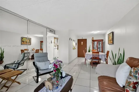 9678 Fontainebleau Boulevard Miami FL 33172